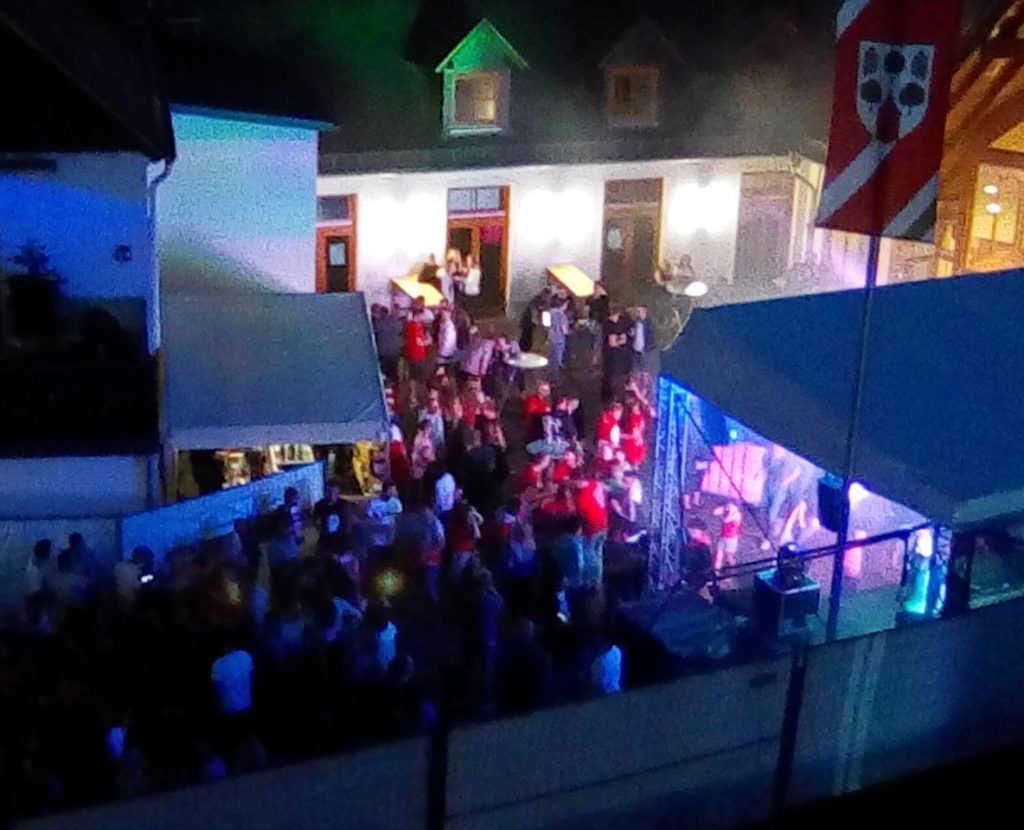 Kirmesfreitag: Kirmesbaumstellen, tolle Party und mehr